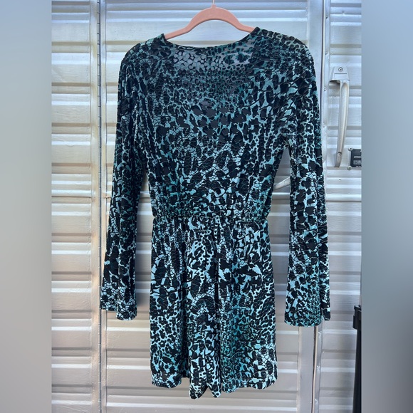 NWT Teal and black velour snakeskin bell sleeve romper - Picture 4 of 8